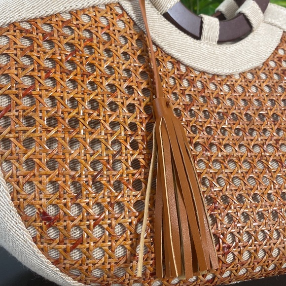 Neutral brown and tan hobo bag! - Picture 3 of 8